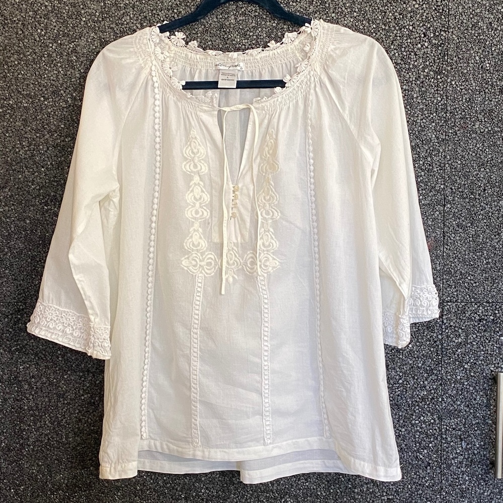 Ultra Pink Ivory Top w/Embroidery and Lace Size L
